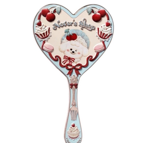 Flower Knows Heart-Shaped Hand Mirror New in Box - Picture 1 of 3